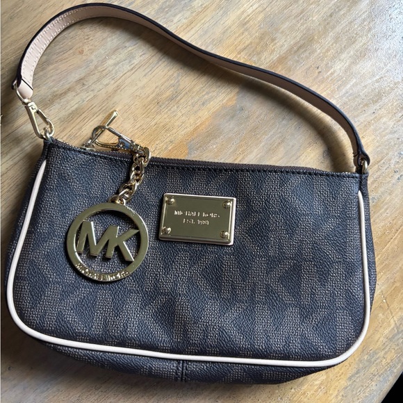 Michael Kors mini Bag brown classic MK with Gold Accents - Picture 1 of 3